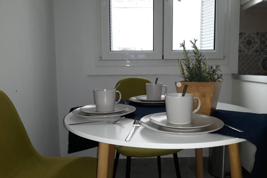Cozy Apartment For 4 In Kolonaki, Lycabettus Atenas Exterior foto
